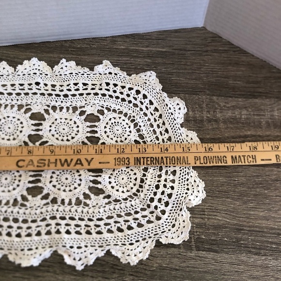 Elegant Hand Crocheted Vintage Doily Set - Picture 5 of 13